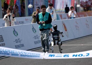 Chinese startup shows off a dancing humanoid robot that starts at $1,400